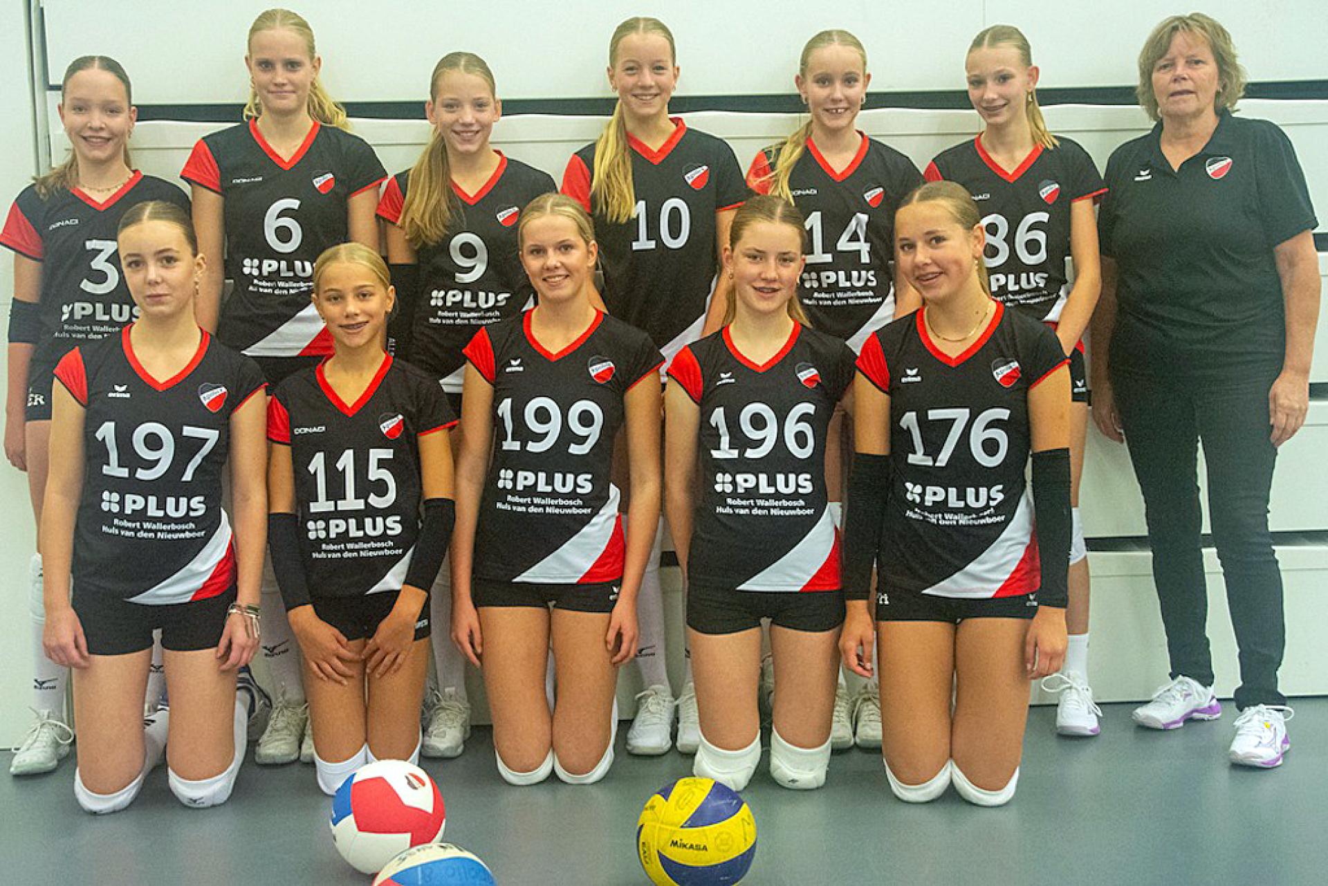 De meisjes C1 van Apollo 8 werden voor de derde keer op rij nationaal kampioen.